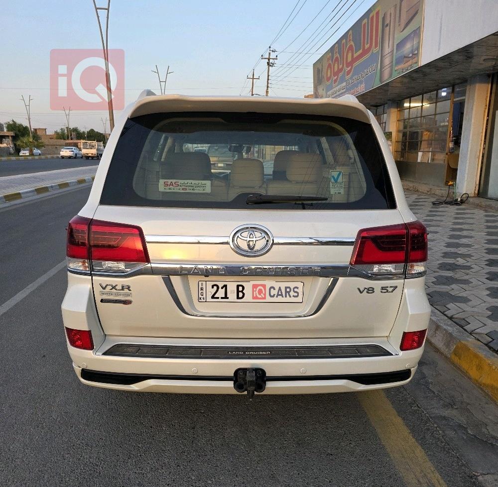 تۆیۆتا لاند کروزەر
